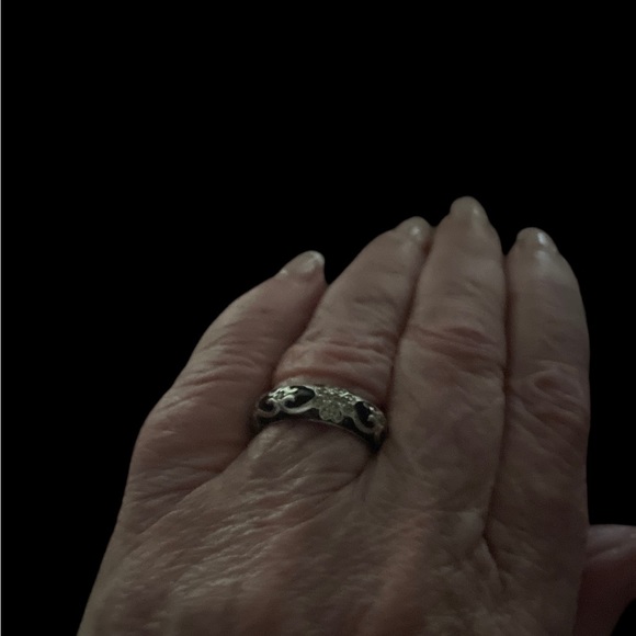 Hildalgo Sterling Black Enamel & CZ Floral Heart Band Ring SZ 8 - Picture 3 of 3